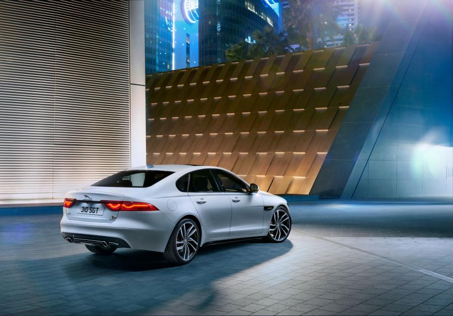  Jaguar XF S AWD 2015 года  (фото 40 из 43)
